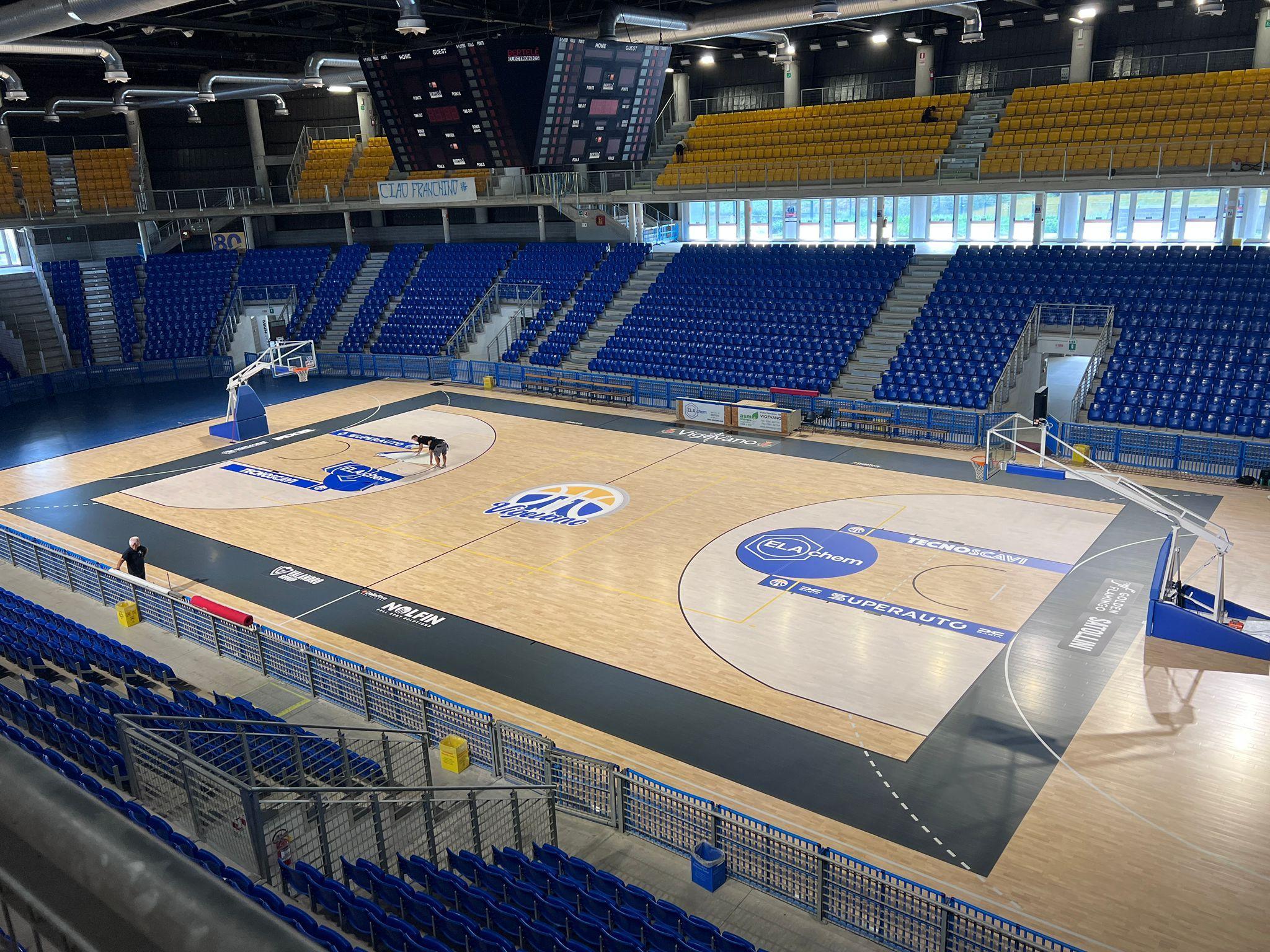 Il parquet e le tribune del palaELAchem