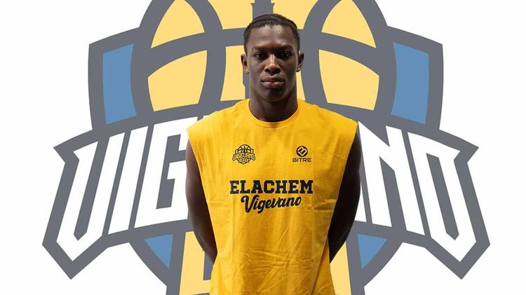 Charles Atamah in maglia Vigevano 1955